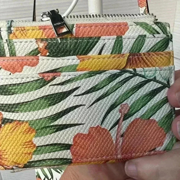 Jen and Co Crossbody Bag with matching wallet and phone wallet - Picture 10 of 16